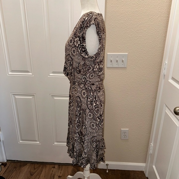 Glamour Deep V Neckline Cap Sleeve Brown / White Paisley Print Dress Size 14 - Picture 9 of 12